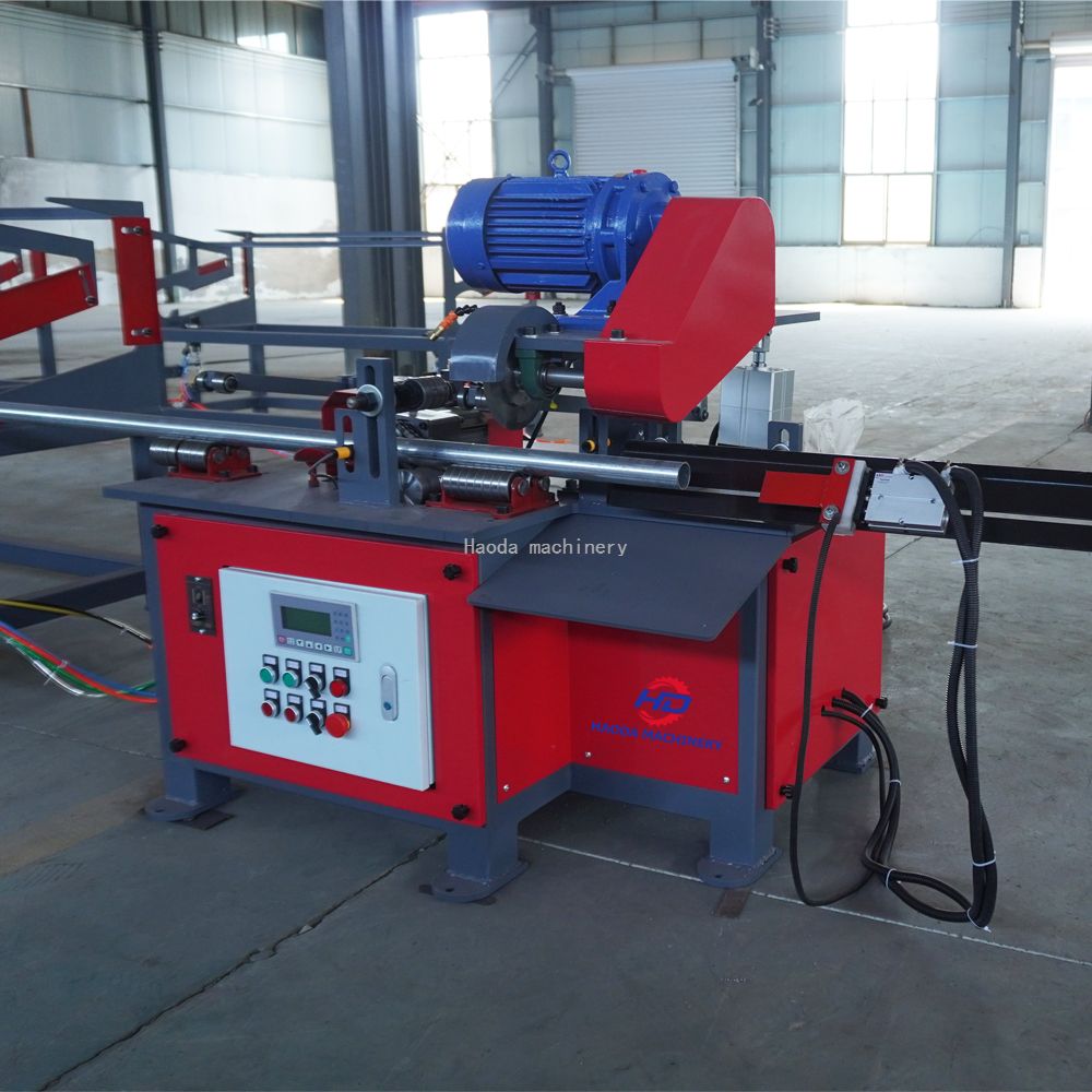 Electric pipe cutting machine