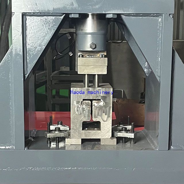 Custom Hydraulic Punching Machine: 3 - Hole Angle Iron Punching in One Operation